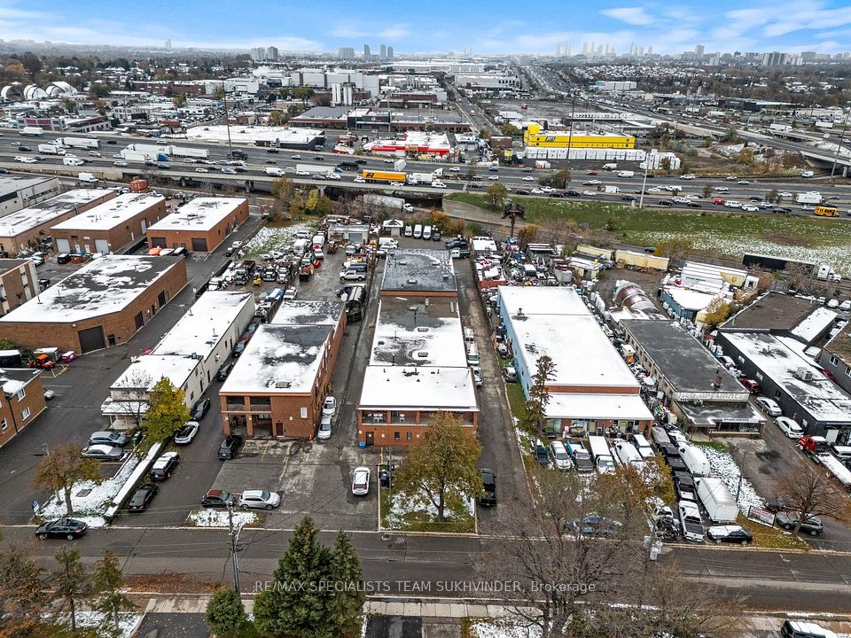 212 Pellatt Avenue, Toronto W04, ON M9N 2P6