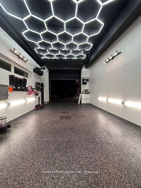 66 N Queen Street, Toronto W08, ON M8Z 2C4