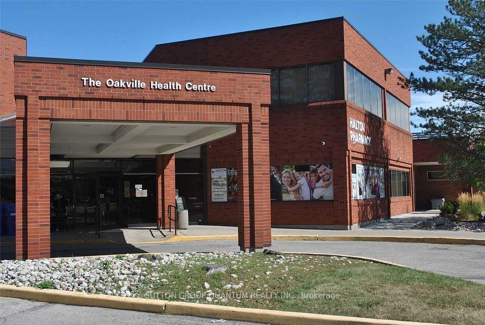 1060 Speers Road 208, Oakville, ON L6L 2X4