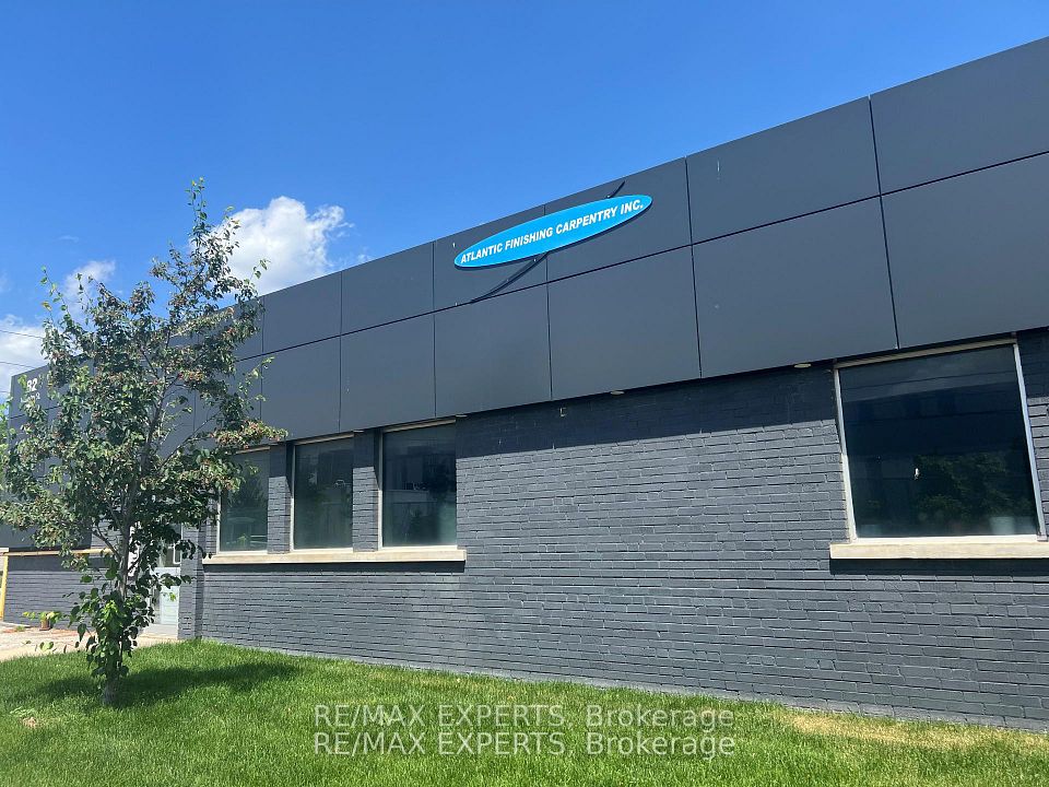 82 Industry Street, Toronto W04, ON M6M 4L7