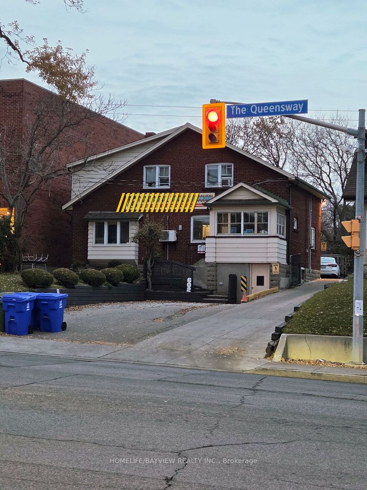 602 The Queensway Way, Toronto W07, ON M8Y 1K1