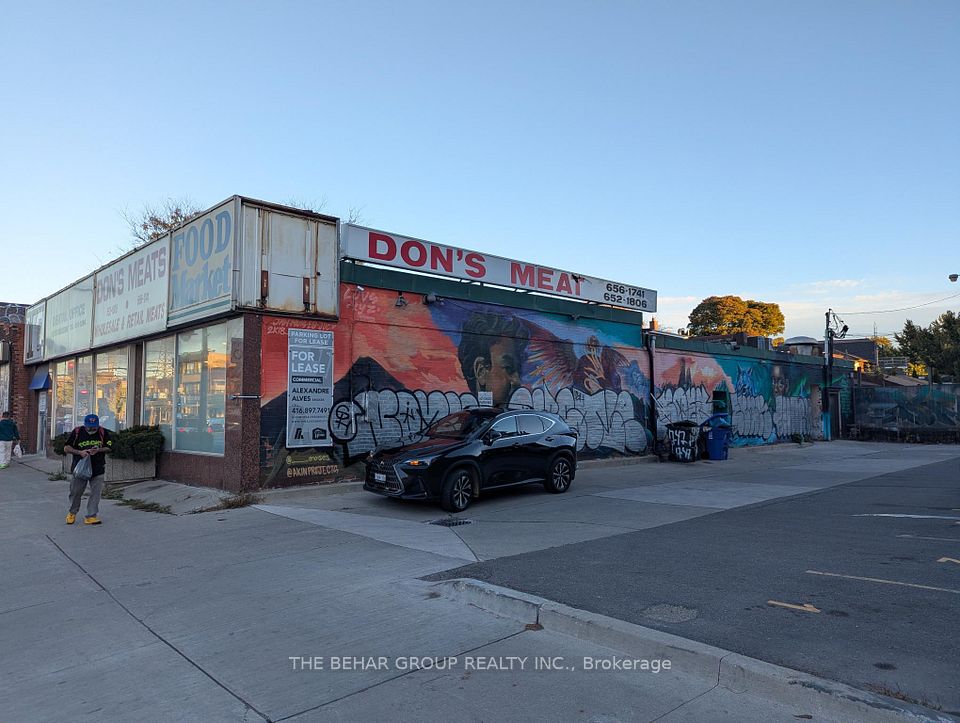 1747 St. Clair Avenue W, Toronto W03, ON M6N 1J4