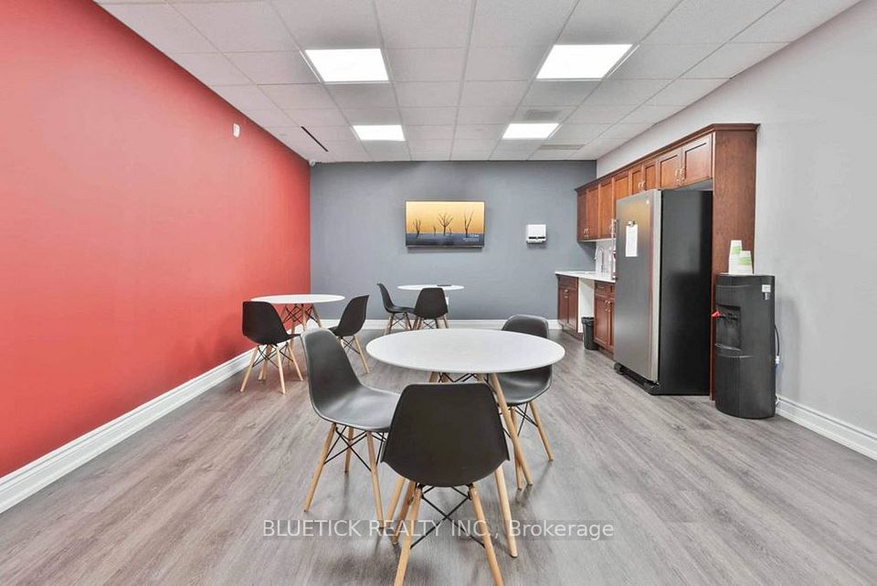 5500 North Service Road 300-2, Burlington, ON L7L 6W6