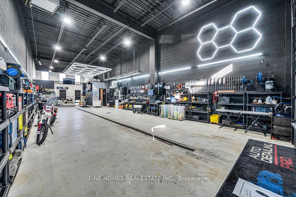 5235 Steeles Avenue W 5, Toronto W05, ON M9L 2W2