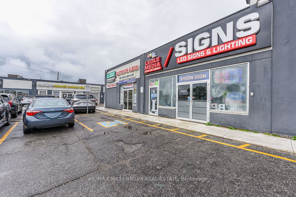 1780 Albion Road 7, Toronto W10, ON M9V 1C1