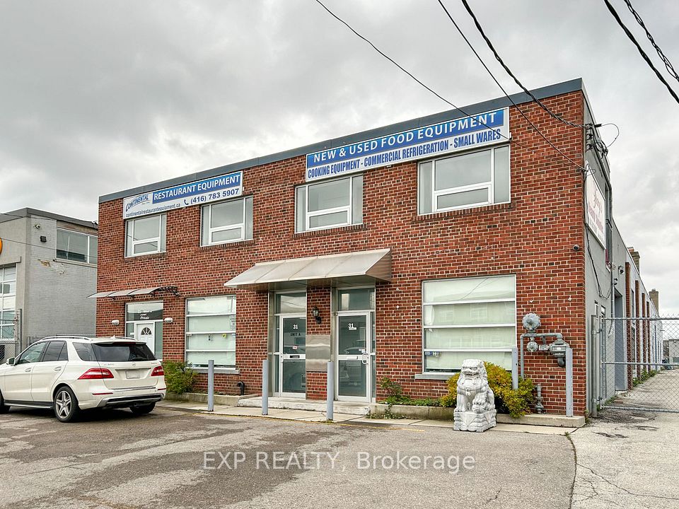 31 Milford Avenue, Toronto W04, ON M6M 2W1