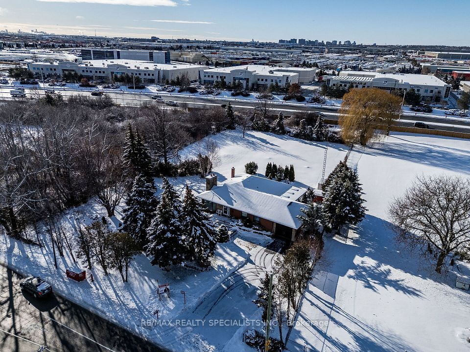 9186 Goreway Drive, Brampton, ON L6P 0M7