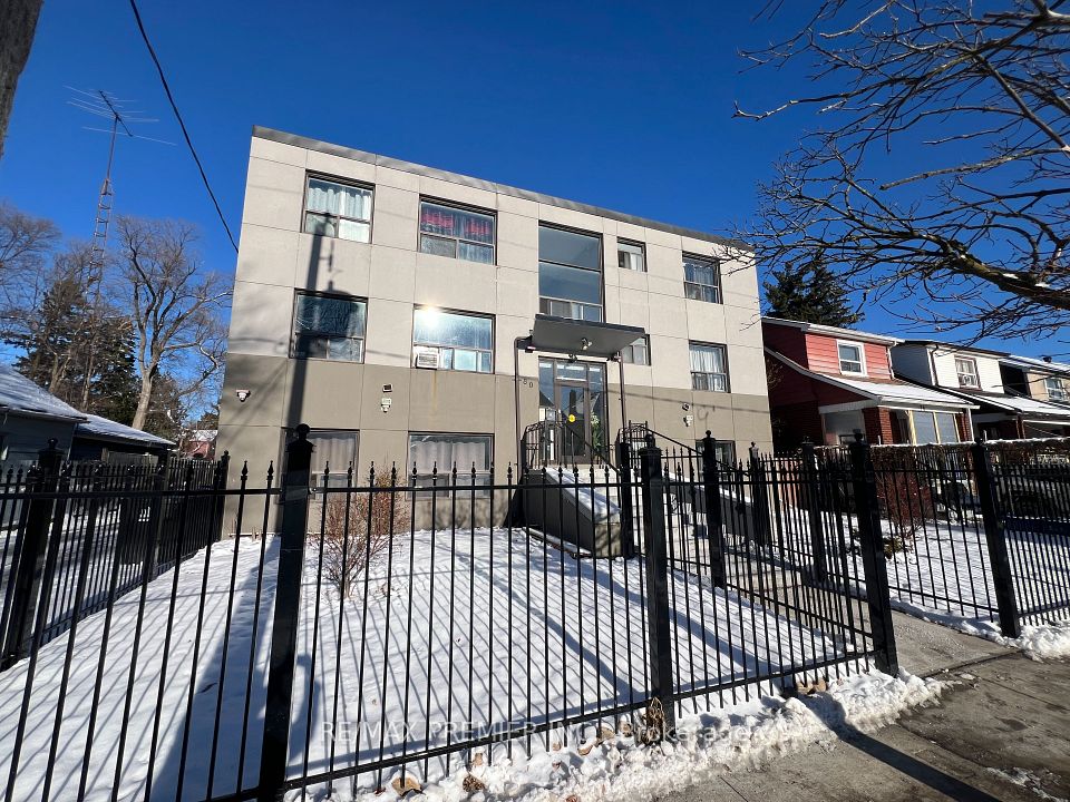 80 Clouston Avenue, Toronto W04, ON M9N 1A7