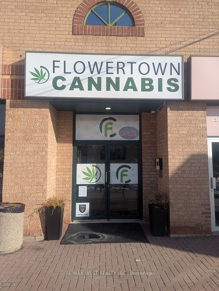 17 Queen Street N 2B, Mississauga, ON L5N 6A1