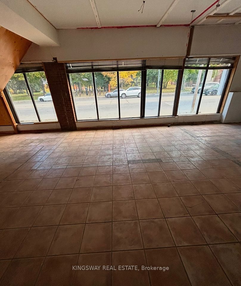 3140 Lake Shore Boulevard W, Toronto W06, ON M8V 1L4