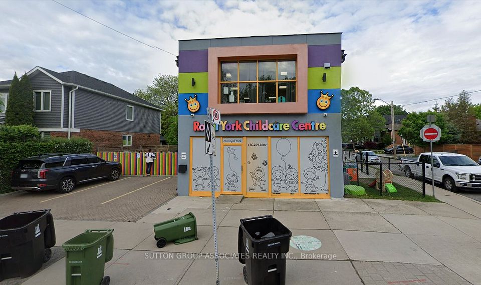 74 Royal York Road, Toronto W06, ON M8V 2T6
