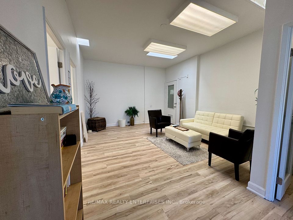 292 Lakeshore Road E 2, Oakville, ON L6J 1J2