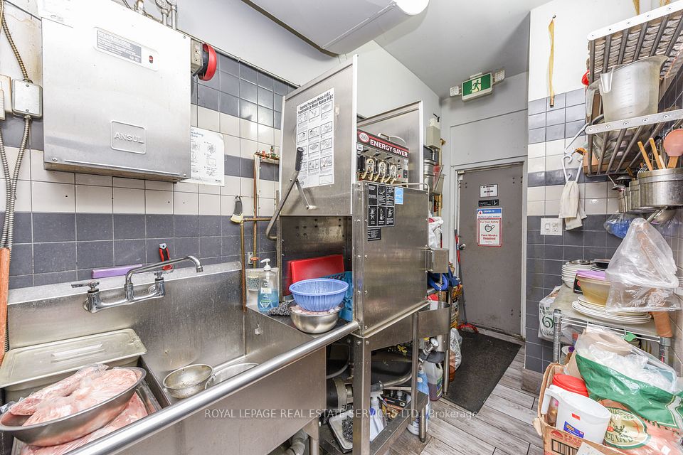 730 Lakeshore Road E, Mississauga, ON L5G 1J6