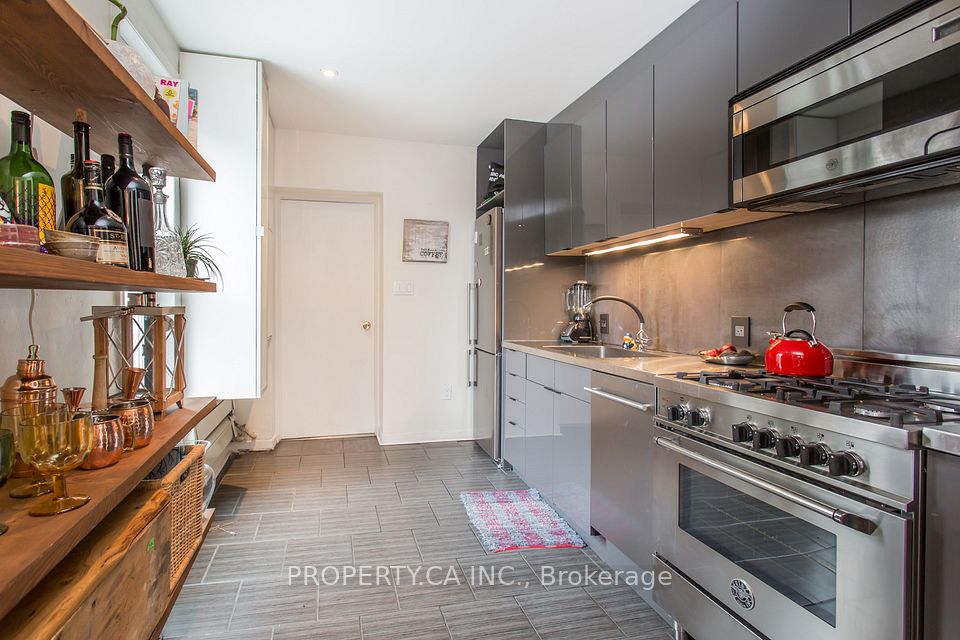 22 Brad Street, Toronto W02, ON M6P 1N1