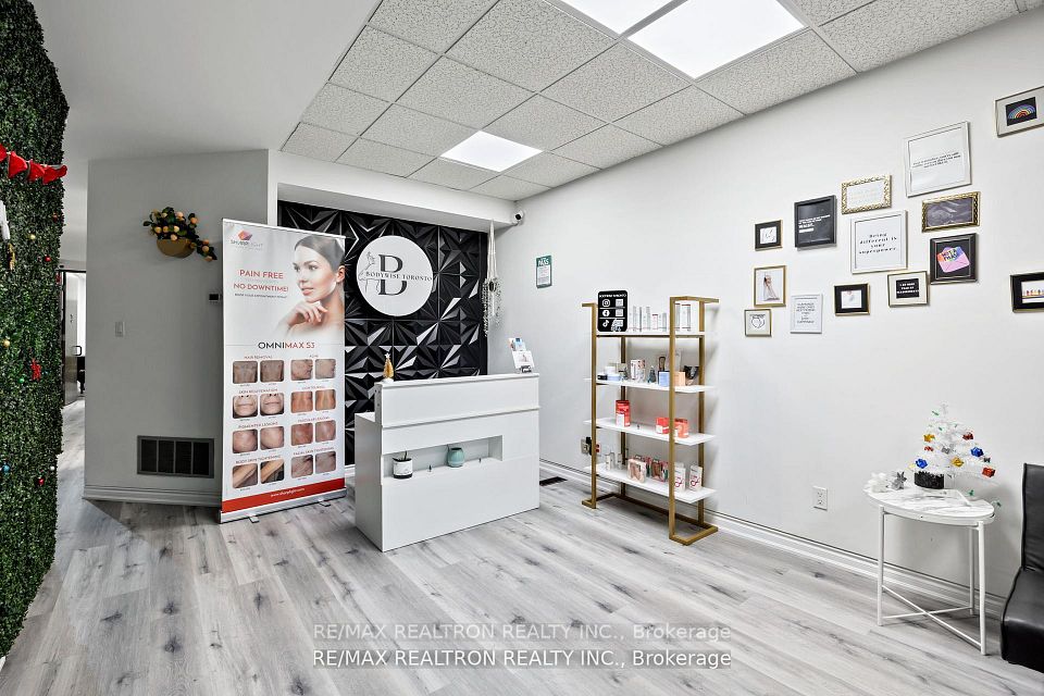 1611 Bloor Street W, Toronto W01, ON M6P 1A6