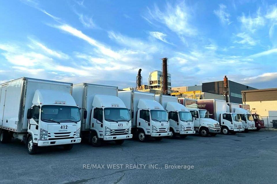 9 Densley Avenue, Toronto W04, ON M6M 2P5