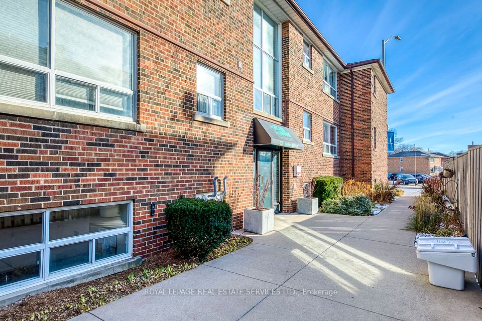 322 N Lakeshore Road W, Mississauga, ON L5H 1G8