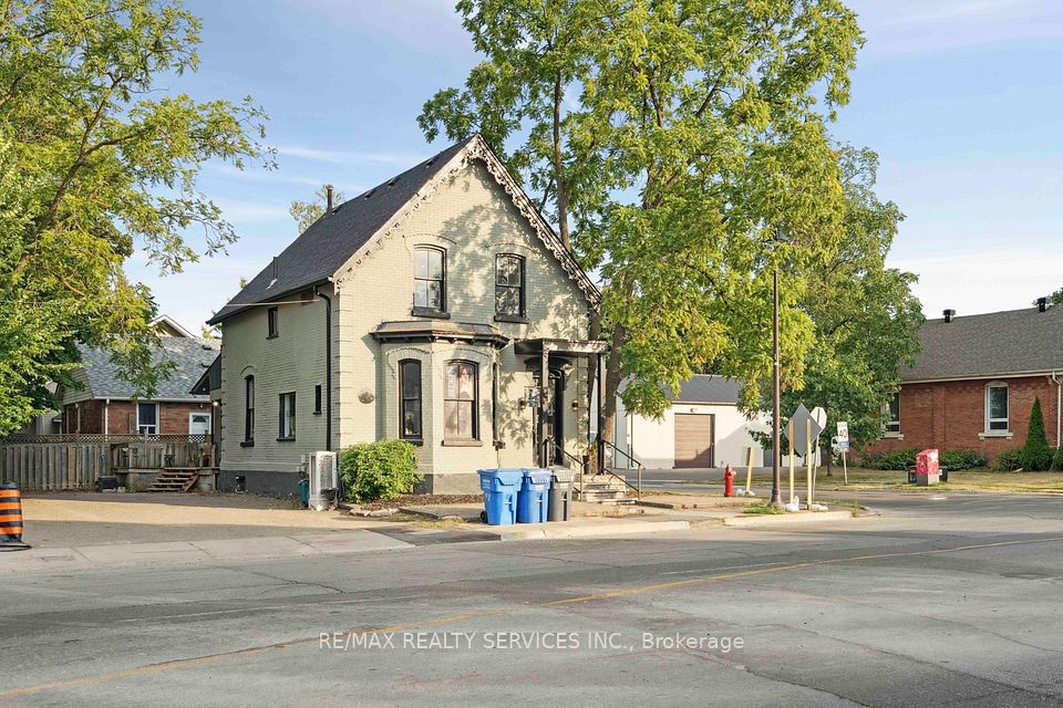 127 Queen Street W, Brampton, ON L6Y 1M3