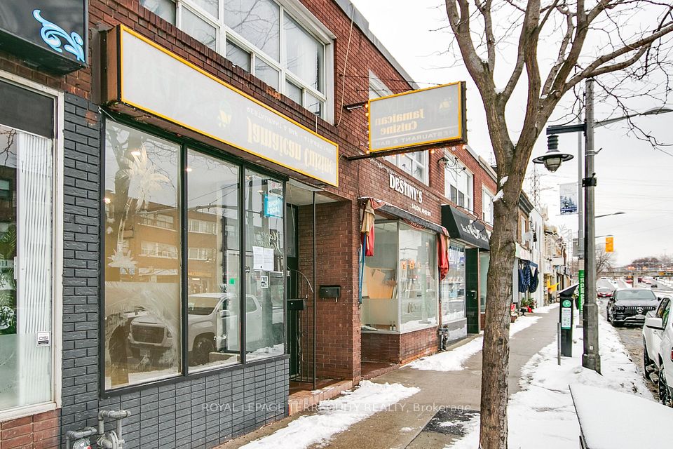 1680 St Clair Avenue W, Toronto W03, ON M6N 1H8