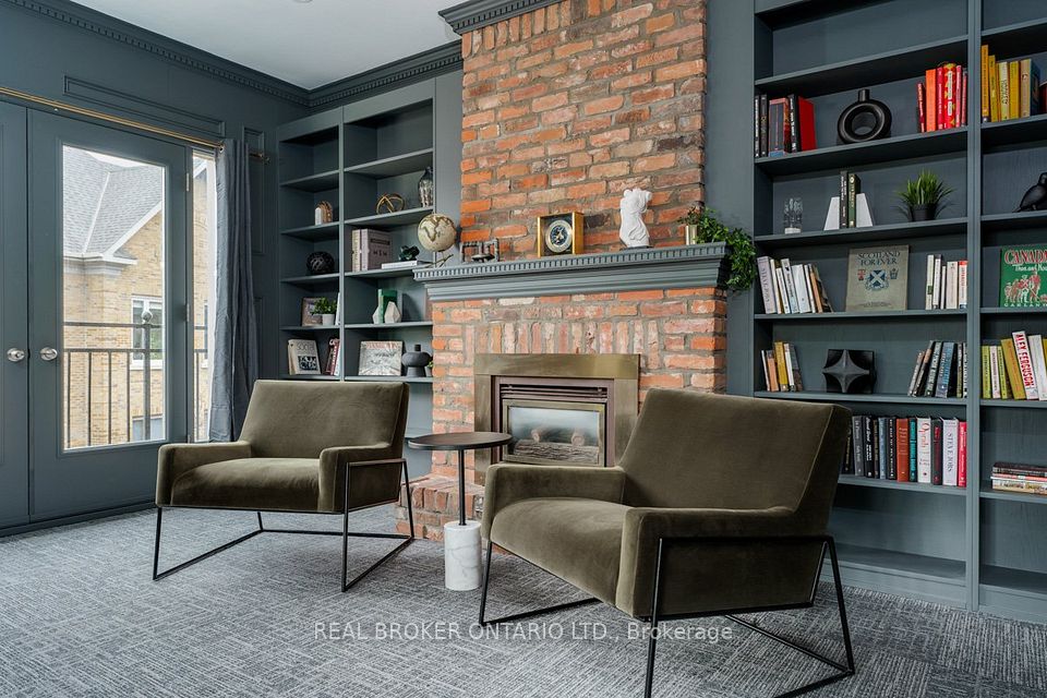 420 North Service Road E 300, Oakville, ON L6H 5R2