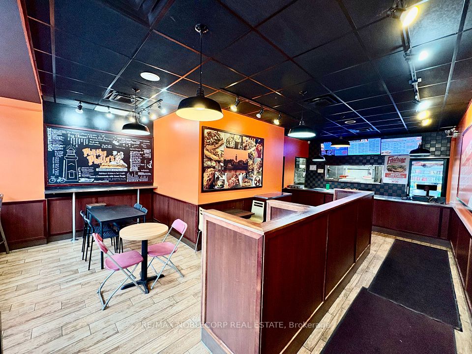 114 Lakeshore Road E 4, Mississauga, ON L5G 1C9