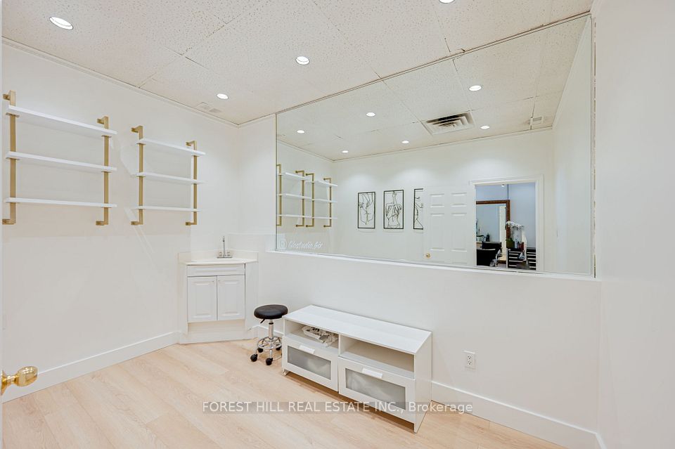 49 Mississauga Road N 3, Mississauga, ON L5H 2H9