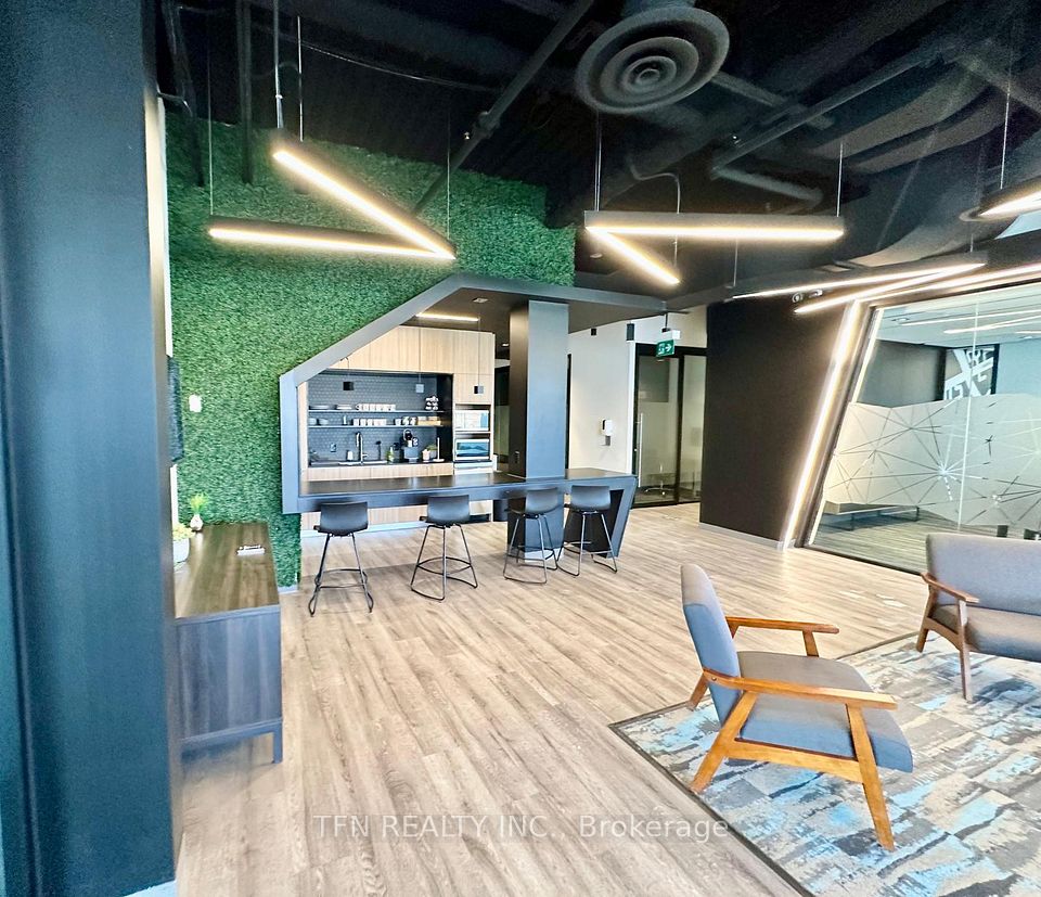 200 Fairbank Avenue DSO 003, Toronto W04, ON M6B 1G1