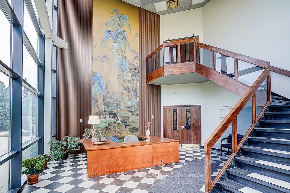 940 Sheldon Court Main, Burlington, ON L7L 5K6