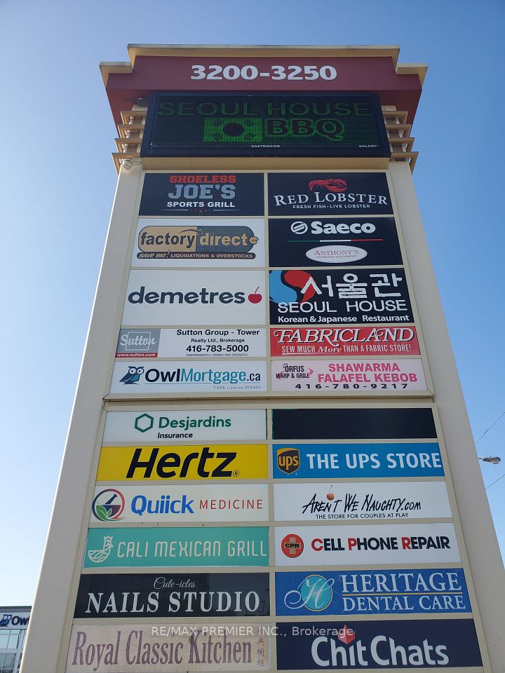 3200 Dufferin Street 417, Toronto W04, ON M6A 2T3