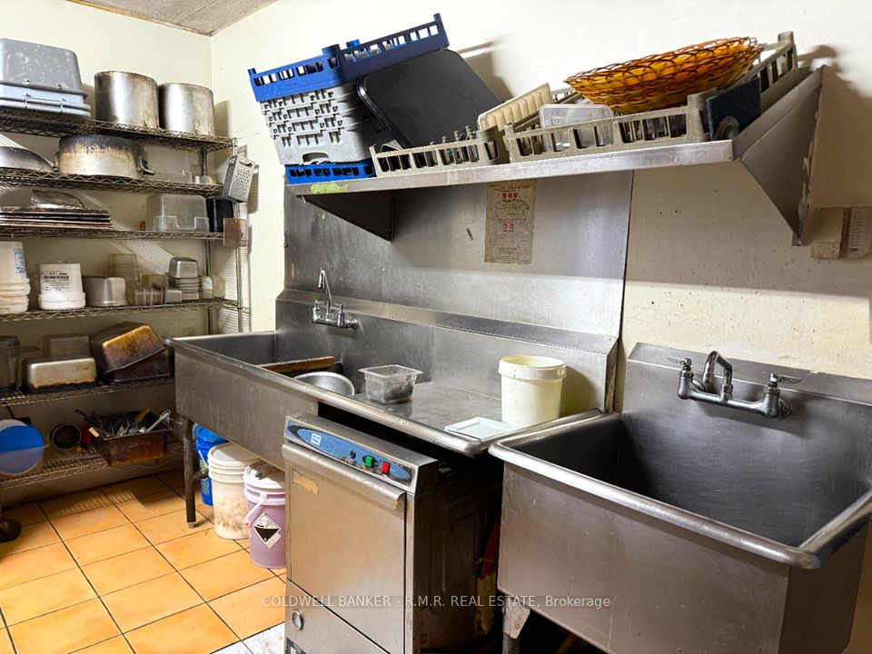 390 Roncesvalles Avenue, Toronto W01, ON M6R 2M9