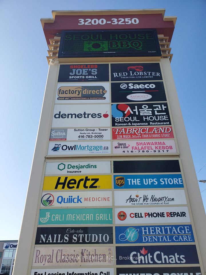 3200 Dufferin Street 11, Toronto W04, ON M6A 2T3