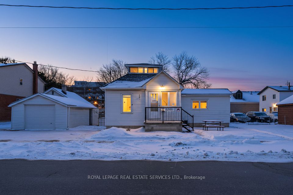 2386 Sovereign Street, Oakville, ON L6L 1L8