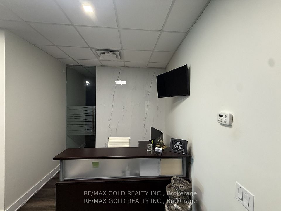 303-218 Export Boulevard, Mississauga, ON L5S 1Y4