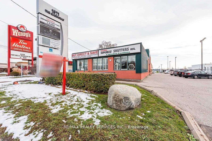 1571 The Queensway N/A 1, Toronto W08, ON M8Z 1T8