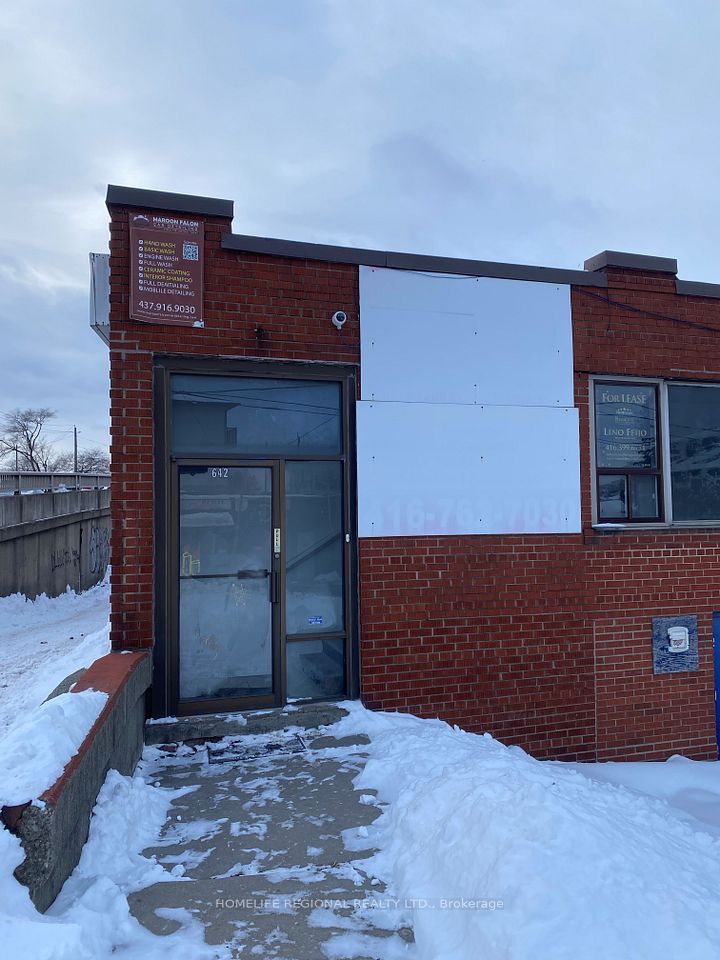 642 Rogers Road 103, Toronto W03, ON M6M 1C2
