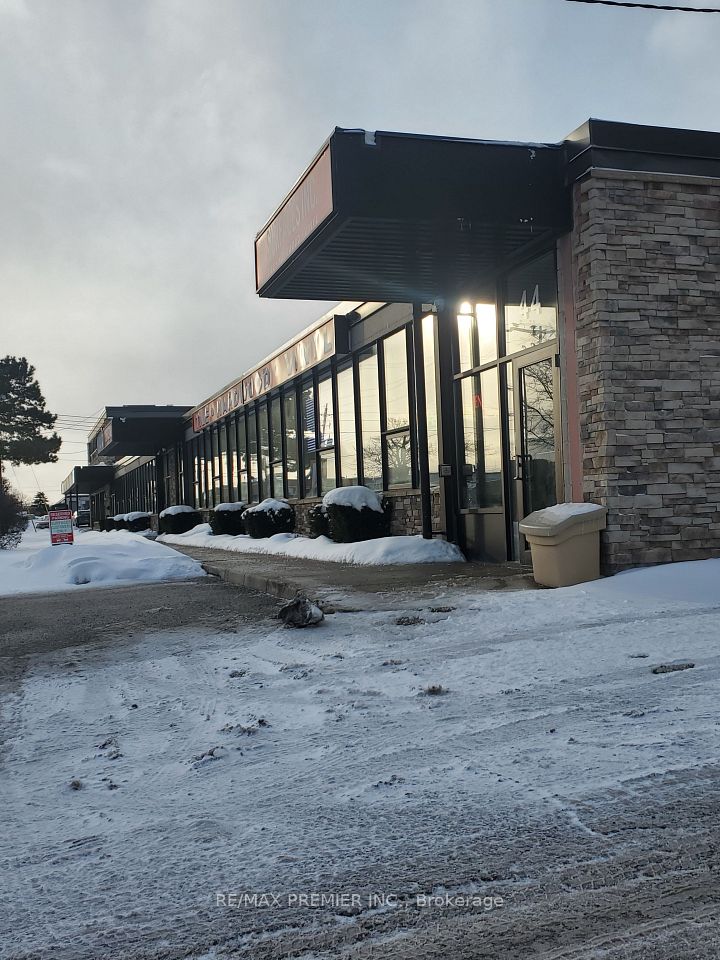 44 Samor Road, Toronto W04, ON M6A 1J6