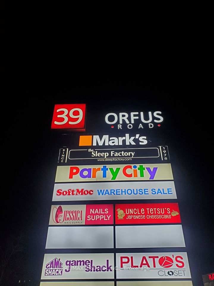 39 Orfus Road F, Toronto W04, ON M6A 1L7