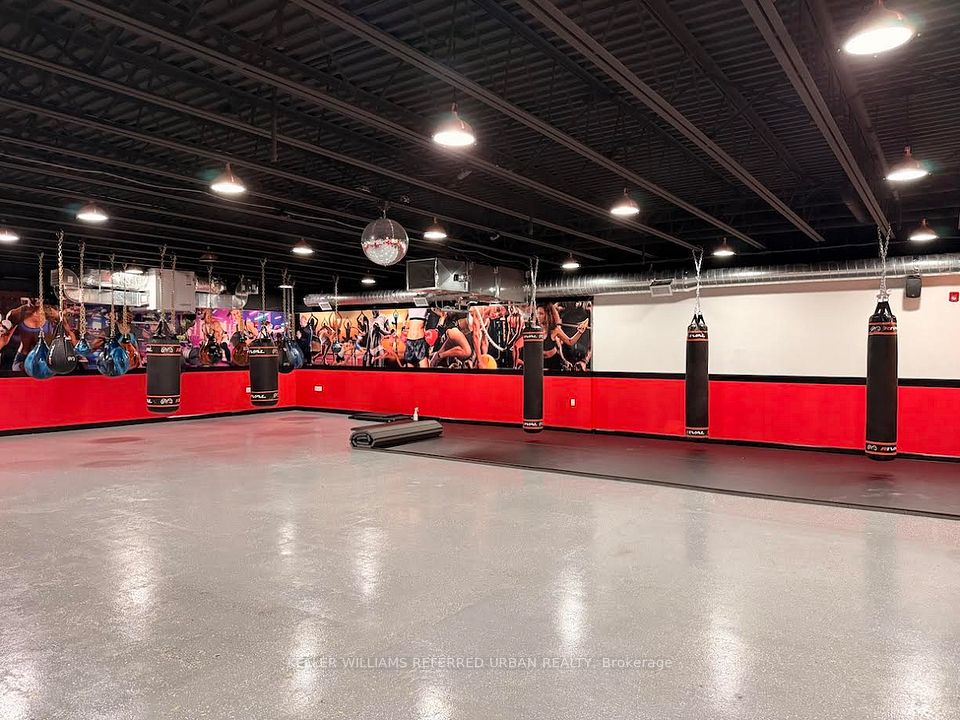 2261 Dundas Street W, Toronto W01, ON M6R 1X6