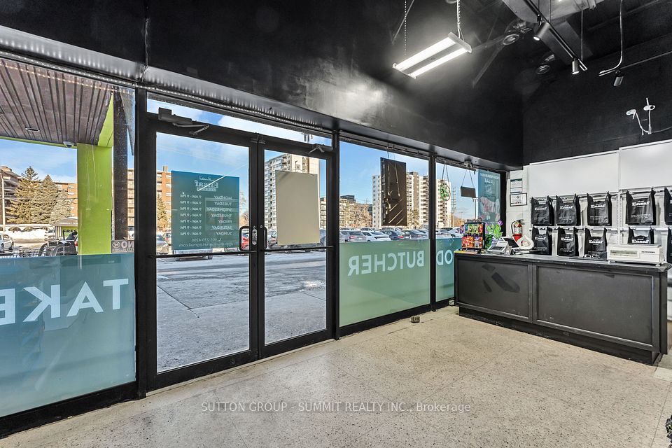 2500 Hurontario Street 17, Mississauga, ON L5B 1N4