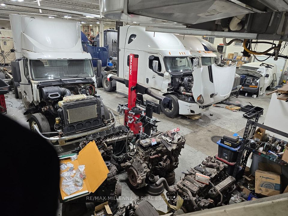 5435 Maingate Drive, Mississauga, ON L4W 1G6