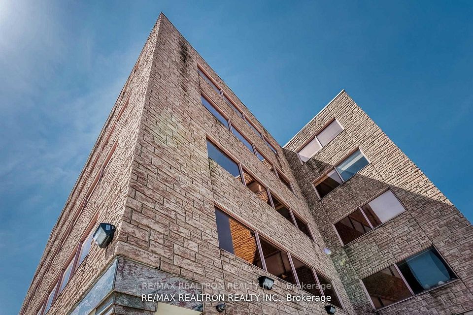 1018 Finch Avenue W 223, Toronto W05, ON M3J 3L5