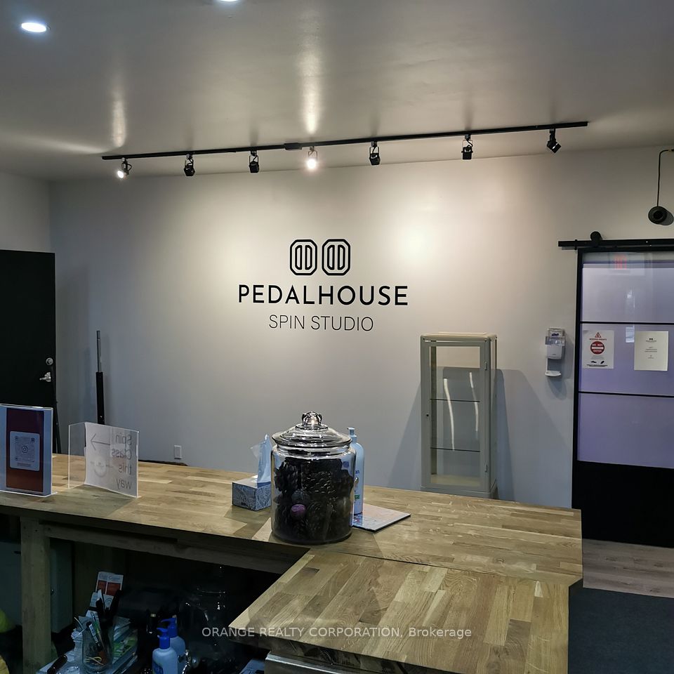 3301 Lake Shore Boulevard W 101, Toronto W06, ON M8W 1M8