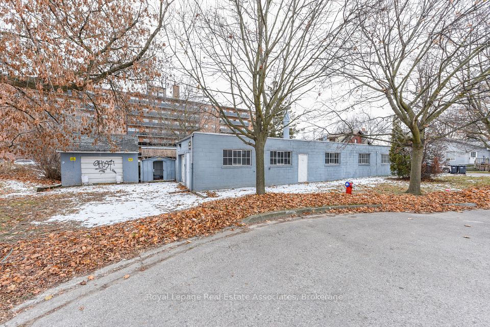 1089 Seneca Avenue #Rear, Mississauga, ON L5G 3X4