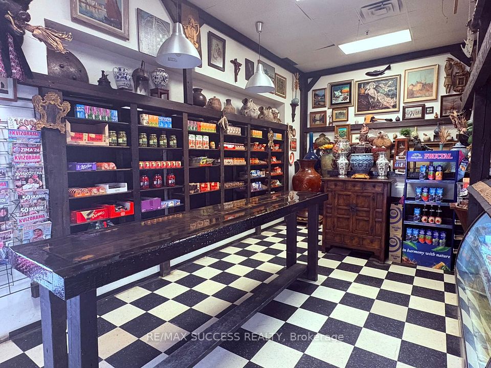 918 Dundas Street E, Mississauga, ON L4Y 4H9