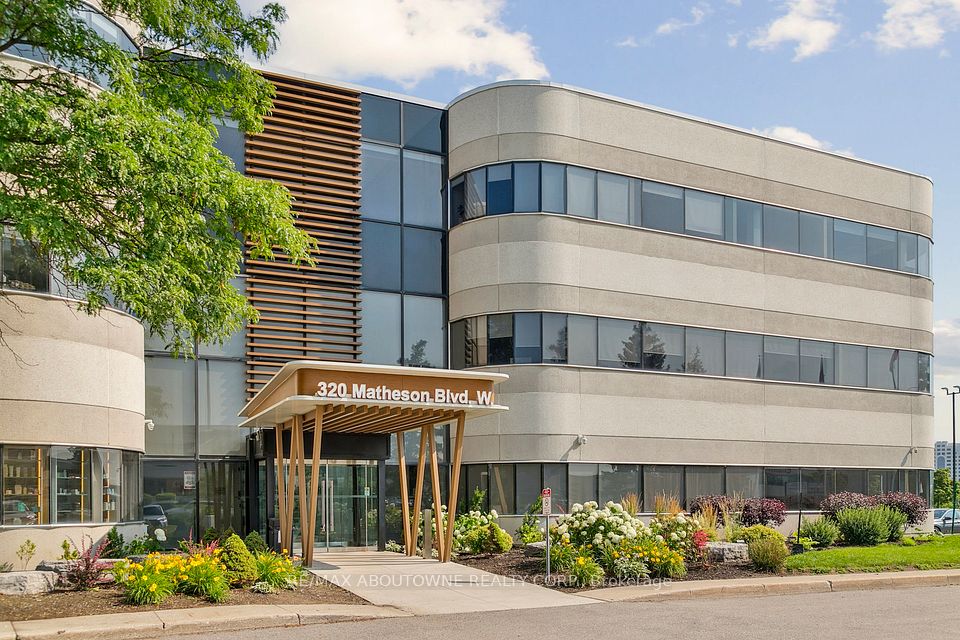 320 Matheson Boulevard W 211-2, Mississauga, ON L5R 0H2