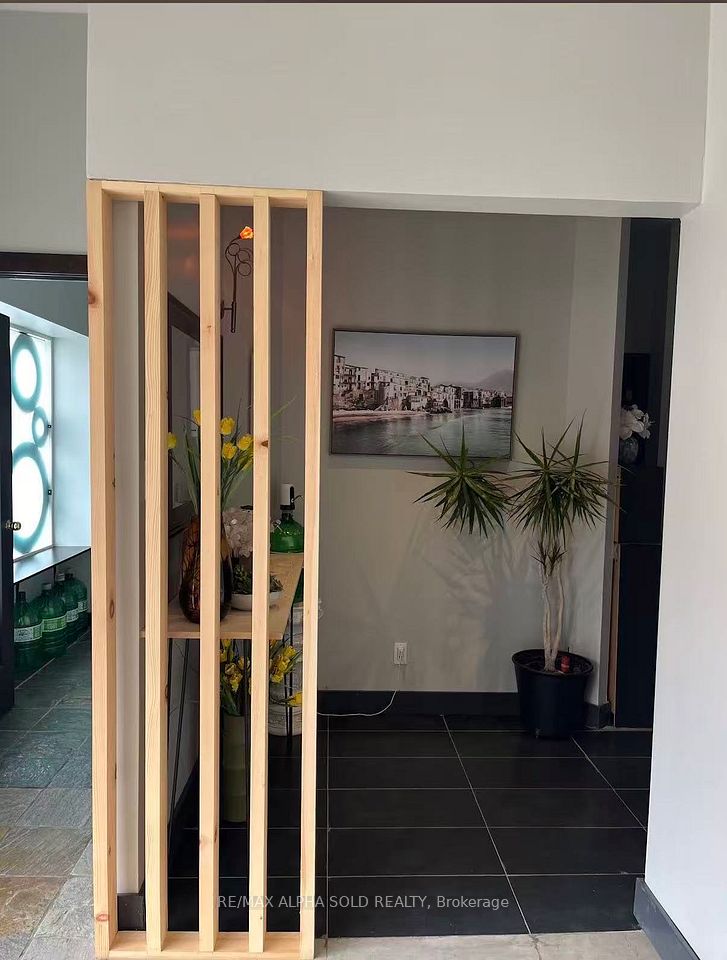 888 Dundas Street E B2-A2&4, Mississauga, ON L4Y 4G6