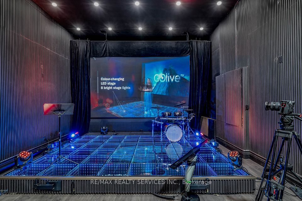 6780 Devand Drive, Mississauga, ON L5T 2G4