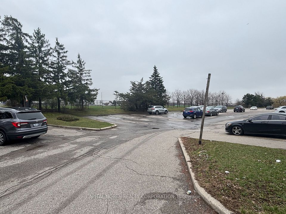 7885 Tranmere Drive #26-27, Mississauga, ON L5S 1V8