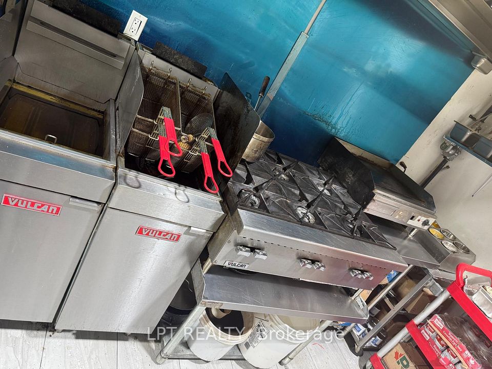 3920 Eglinton Avenue W 34, Mississauga, ON L5M 7C4