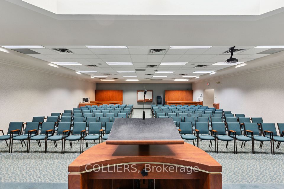 2393 Dundas Street W, Toronto W02, ON M6P 1X2